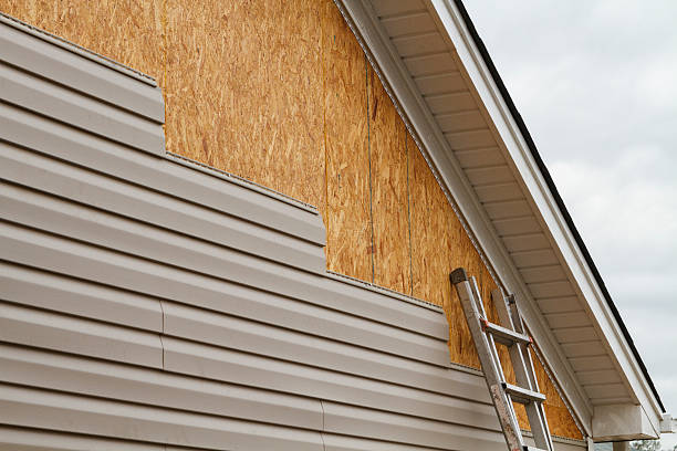 Professional Fiber Cement Siding technician working in Waverly, VA